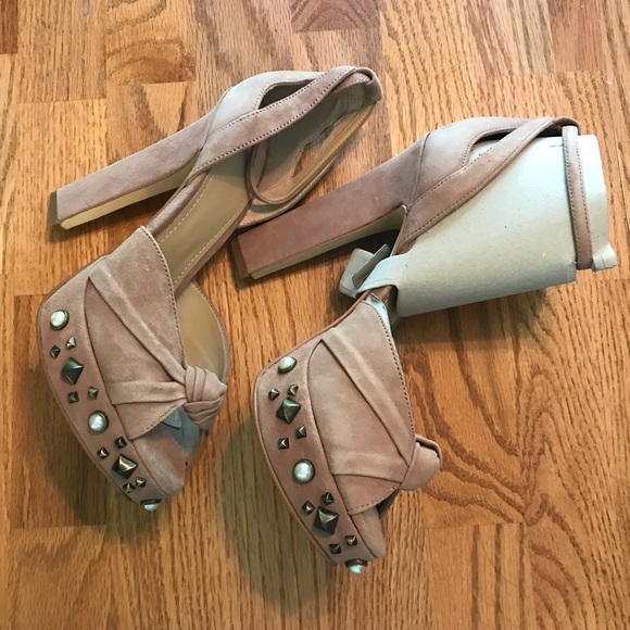 NIB Guess Kenzie 2 Studded Peep Toe Heels 8.5M - Picture 9 of 16